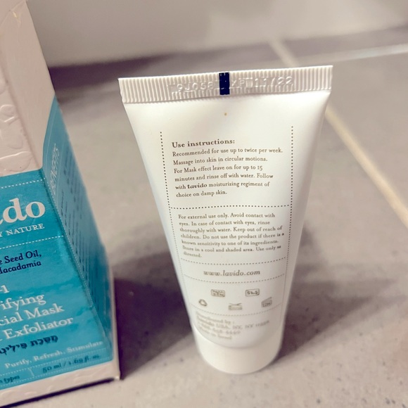 Lavido do two-in-one purifying exfoliating and facial wash - Picture 2 of 6